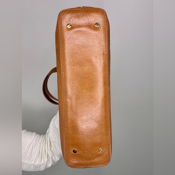 NWT Tory Burch Bombe Tote Tan with dust bag - Picture 11 of 14